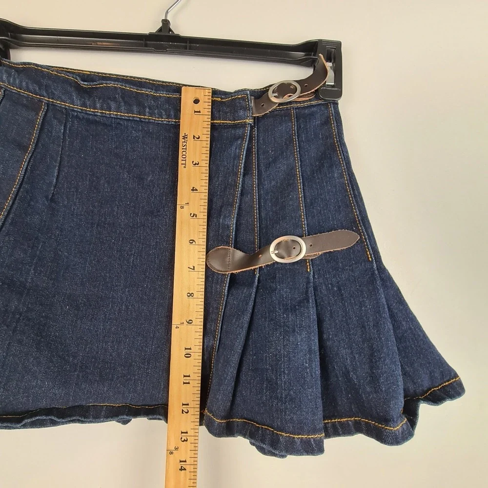 J Galt Y2K Mini Denim Skirt Pleated Small Goth Punk Leather Clasp Detail‎ School
